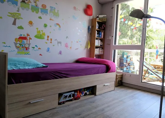 Appartement Beau 4 Pièces Dans Coin De Verdure *