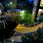 Beau 4 Pieces Dans Coin De Verdure